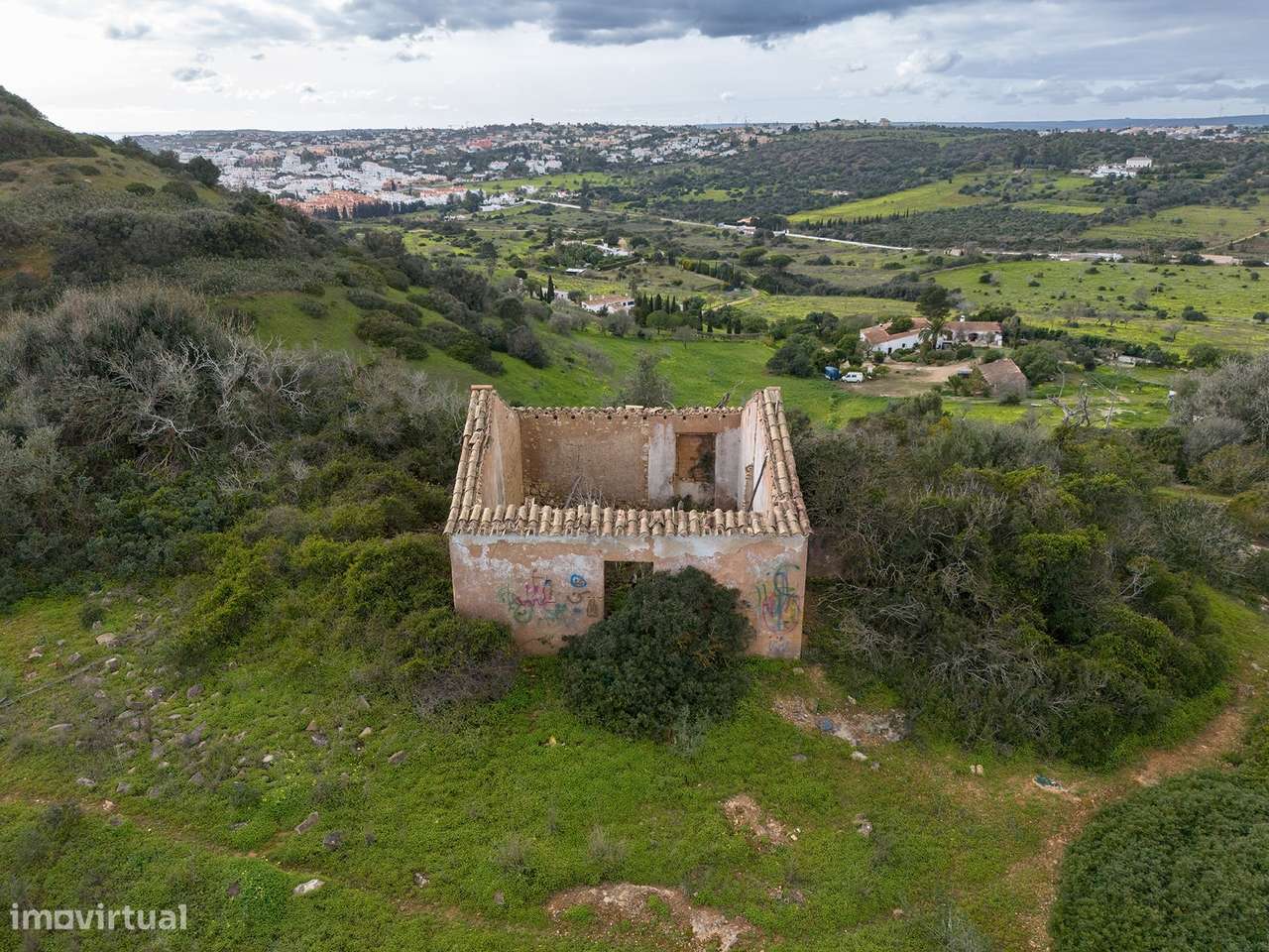 TERRENO COM RUINA COM POTENCIAL ÚNICO E VISTA DESLUMBRANTE NA ATALAIA, - Grande imagem: 2/10