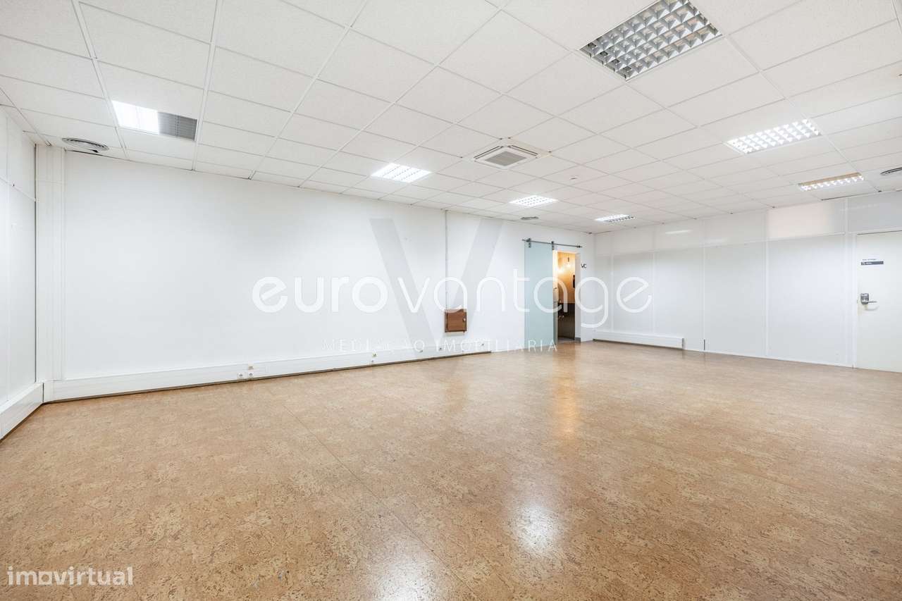 Espaço Comercial / Armazém com 700 m² a 5 minutos de Leiria-35