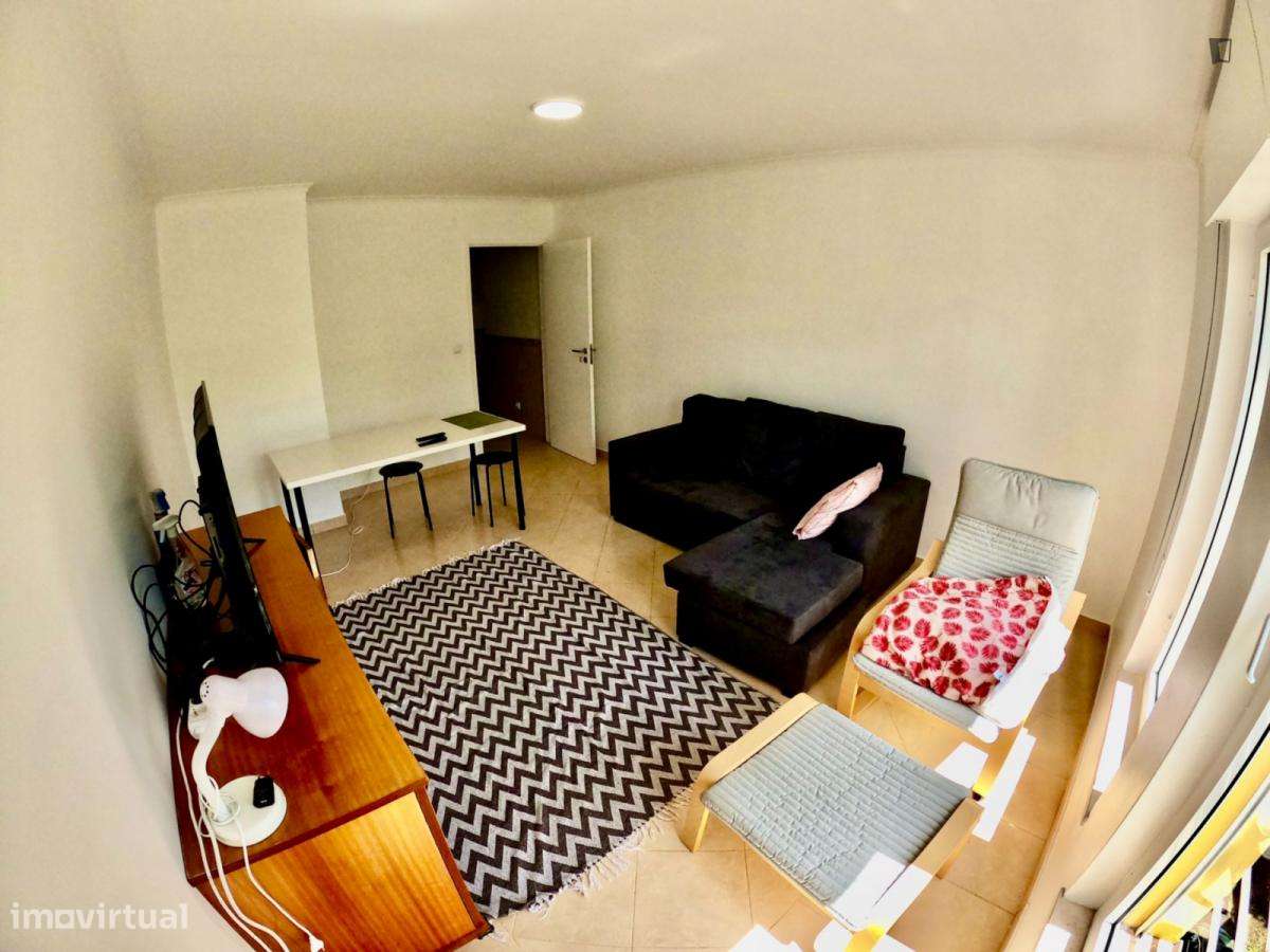 Quarto - localizado em Benfica Lisbon - Grande imagem: 5/8