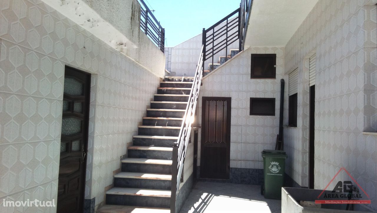 Moradia Bi-Familiar T4 com anexos habitacionais em Vila do Conde