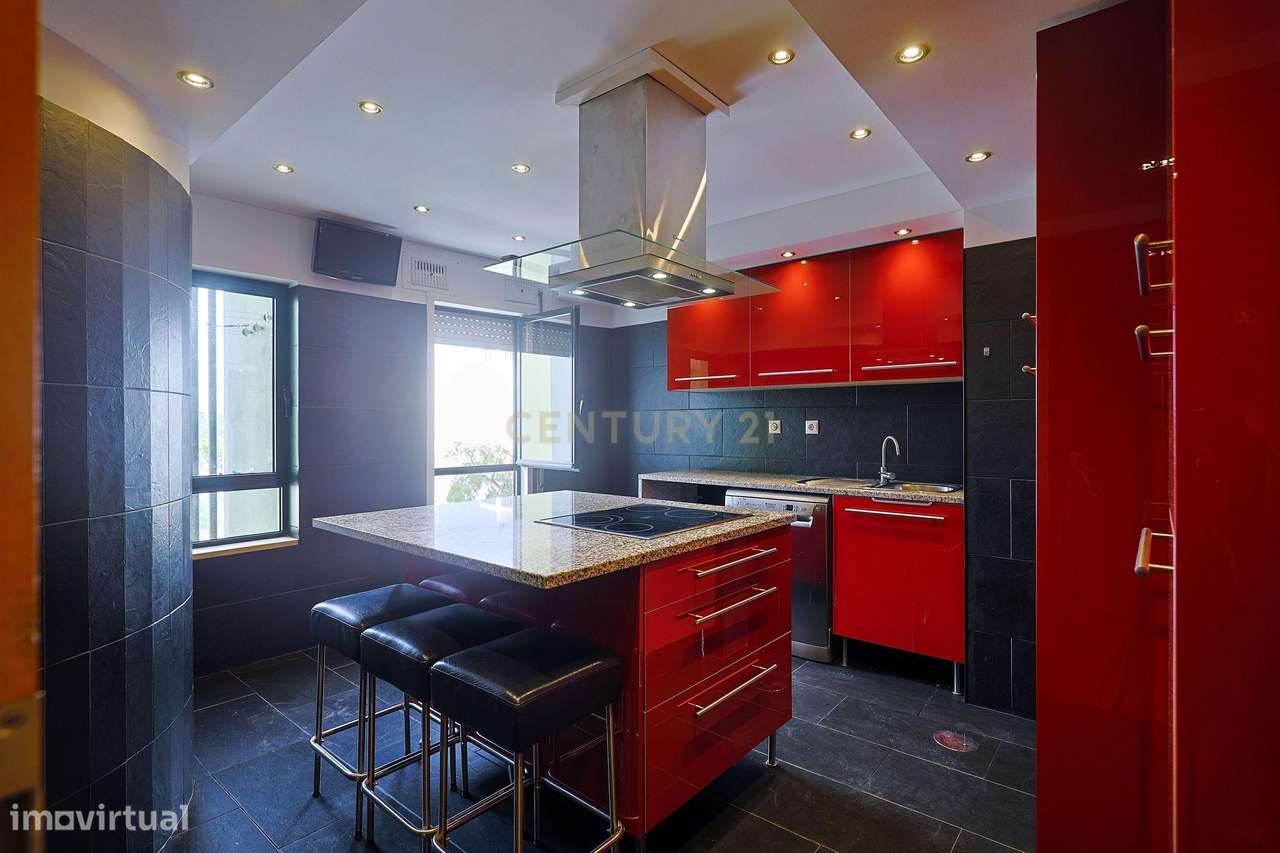 Apartamento T3 c/ Garagem, Arrecadação e Ginásio em Almada - Grande imagem: 3/37