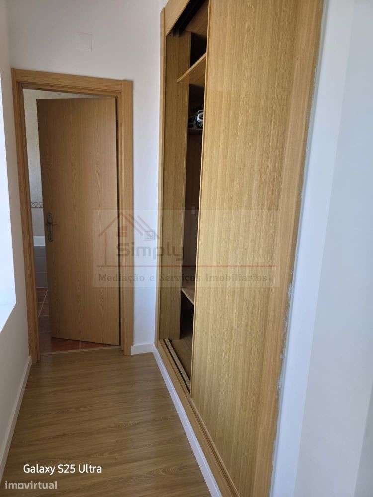 Moradia T4 com piscina e 900 m² de terreno na Quinta da Serralheira,-38