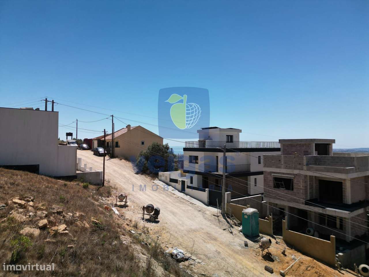 Terreno Urbano em Vialonga com Vista e Acessibilidade-15