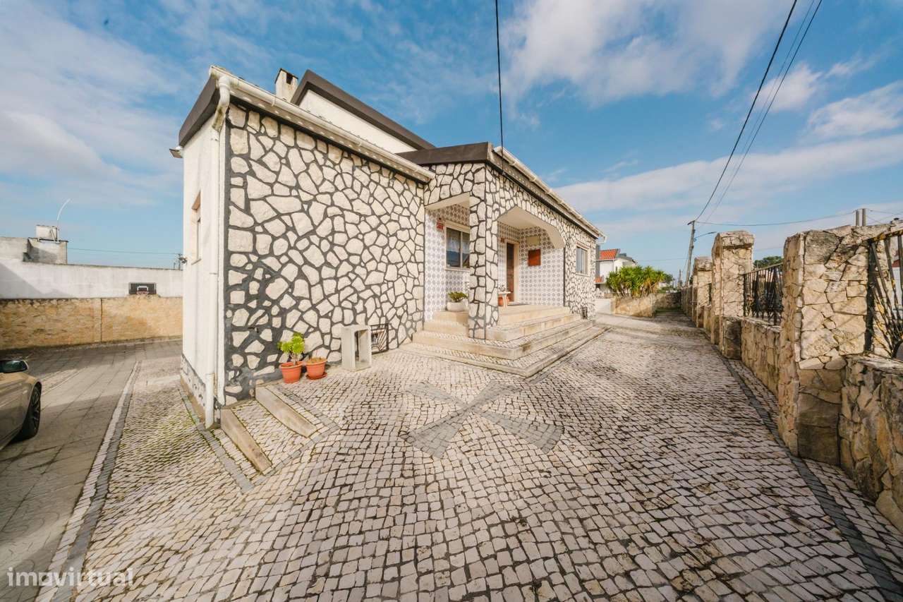 Moradia Independente T4 com Lote de 1.000 m2 em Fernão Ferro-2