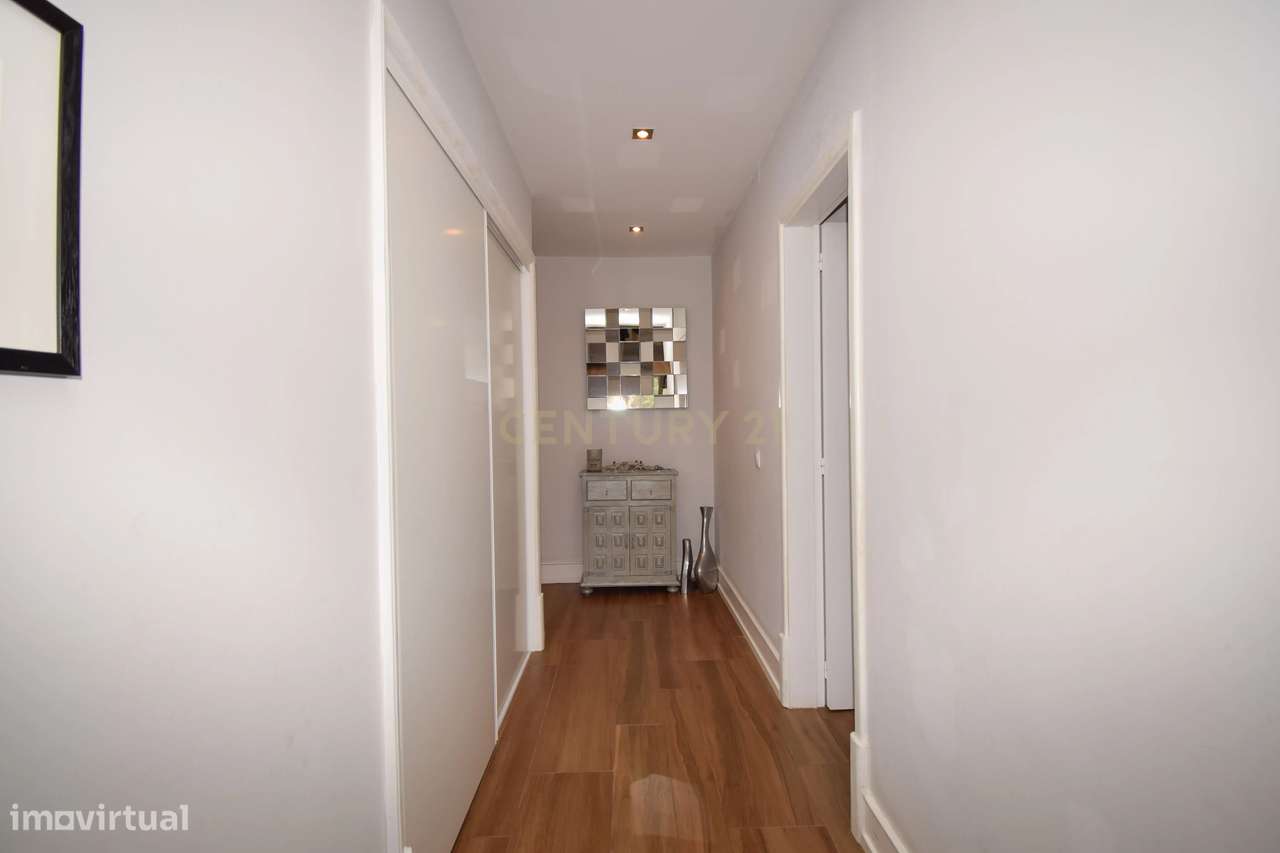 T3 Renovado | Luminosidade Natural | Localização Premium na Alameda /-16