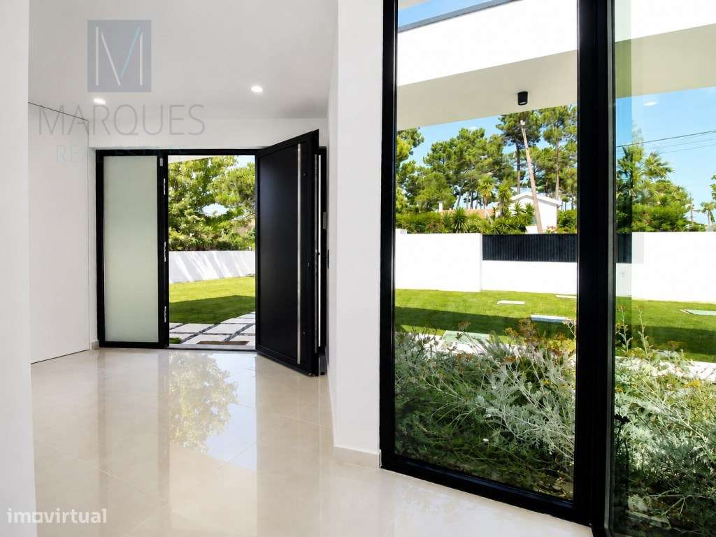 Moradia Isolada T4 com 3 Suites, Jardim e Piscina na Verdizela-8