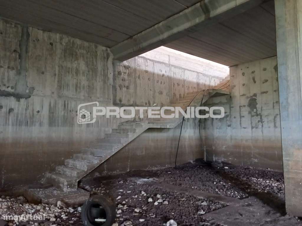 Armazém para reabilitação – Albergaria-a-Velha - Grande imagem: 3/14