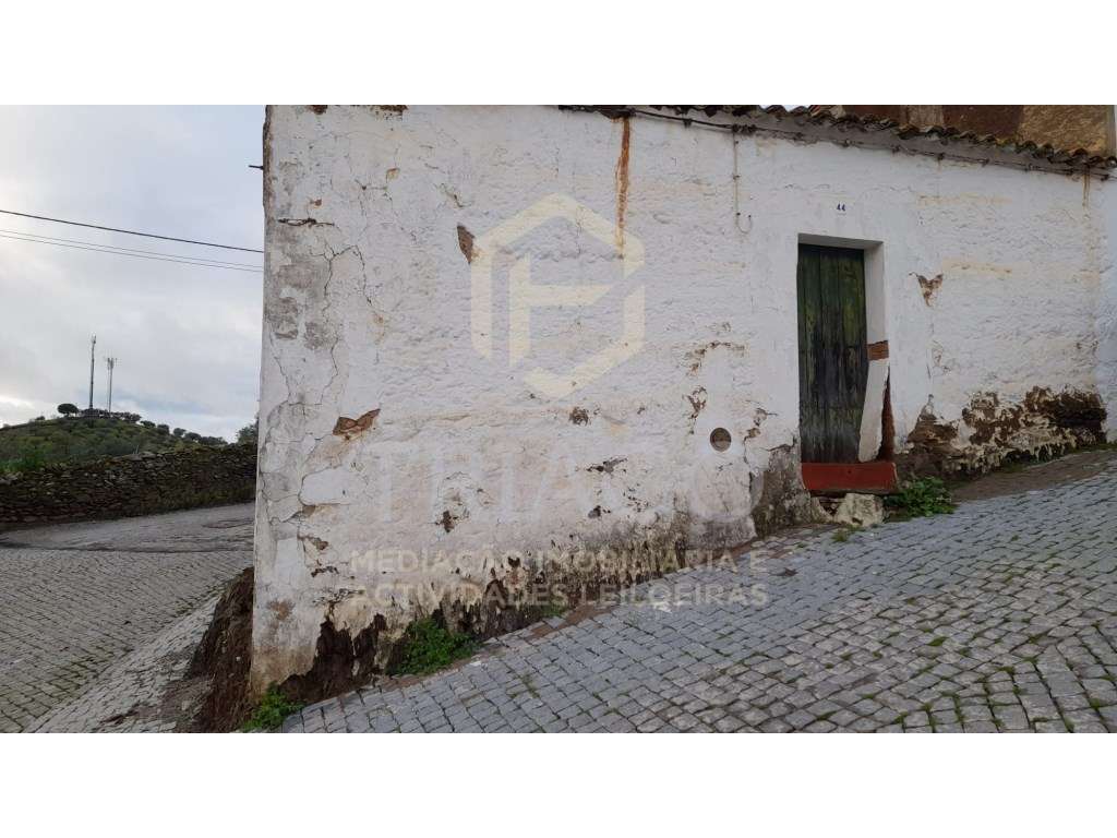 Casa de Gaveto ( 2 frentes) para Recuperar - Vila de Barrancos - Grande imagem: 4/22