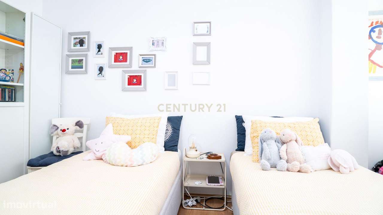Apartamento T2 + 1* - Remodelado, em Queluz-23