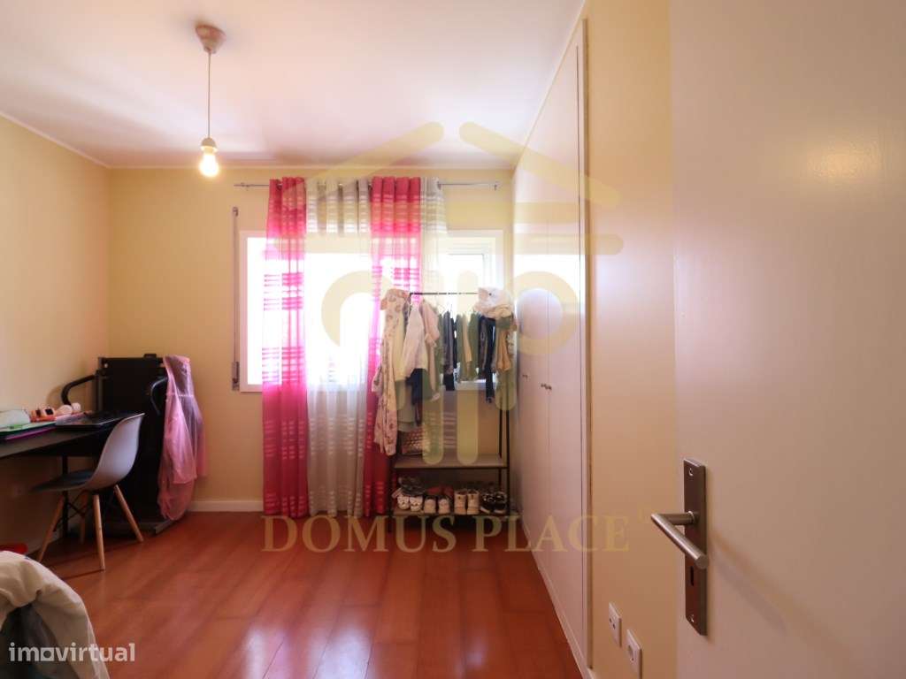 Apartamento T3 no Castelo da Maia com Terraço, 3 Frentes e Lugar de...-42