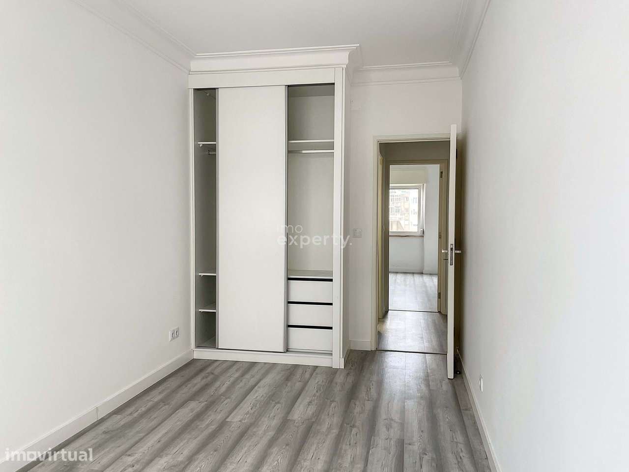 Apartamento T2 Remodelado na Ajuda, Lisboa-19