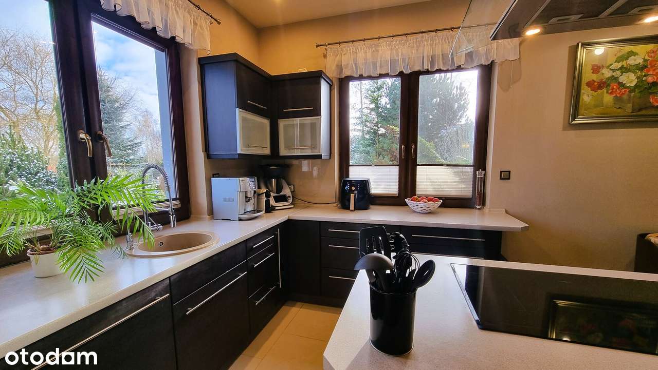 Komfortowy duży dom z pięknie zagospodarowaną działką w Szczecinku.-3