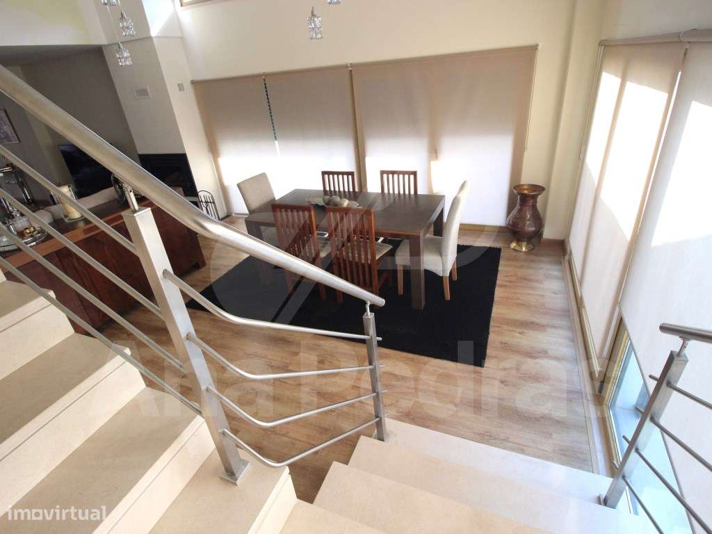 Contemporânea Moradia T4-15