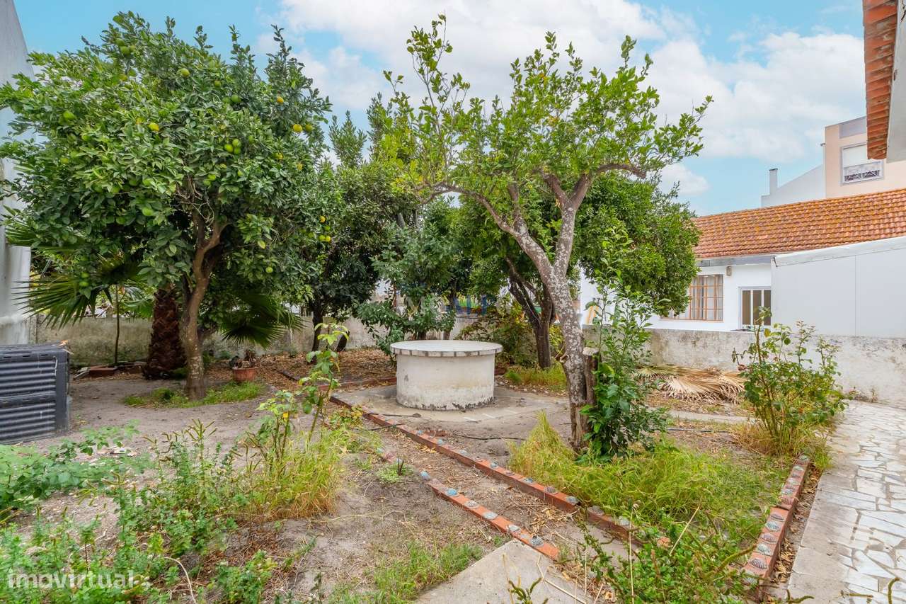 Moradia T2 com quintal no centro do Pinhal Novo, junto a transportes-22