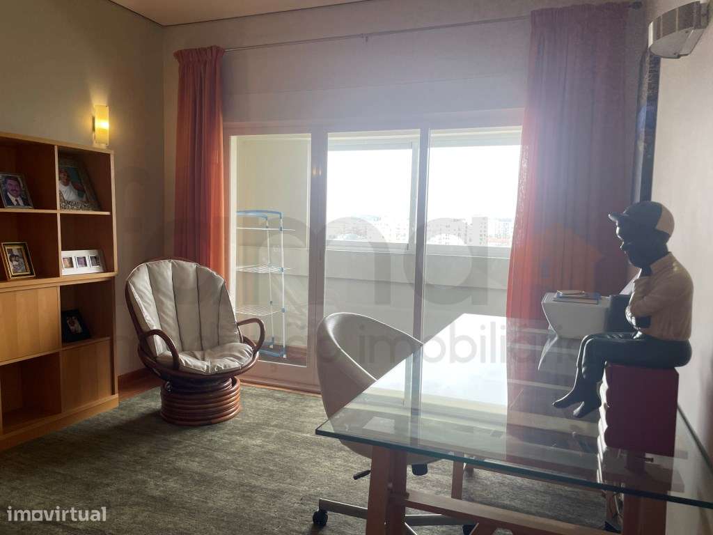 Penthouse Exclusiva com Terraço Panorâmico - Setúbal-35