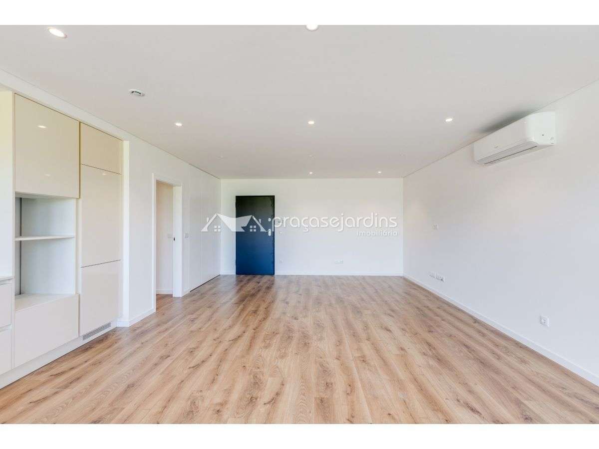 Apartamento T3 Moderno com Excelentes Acabamentos-5