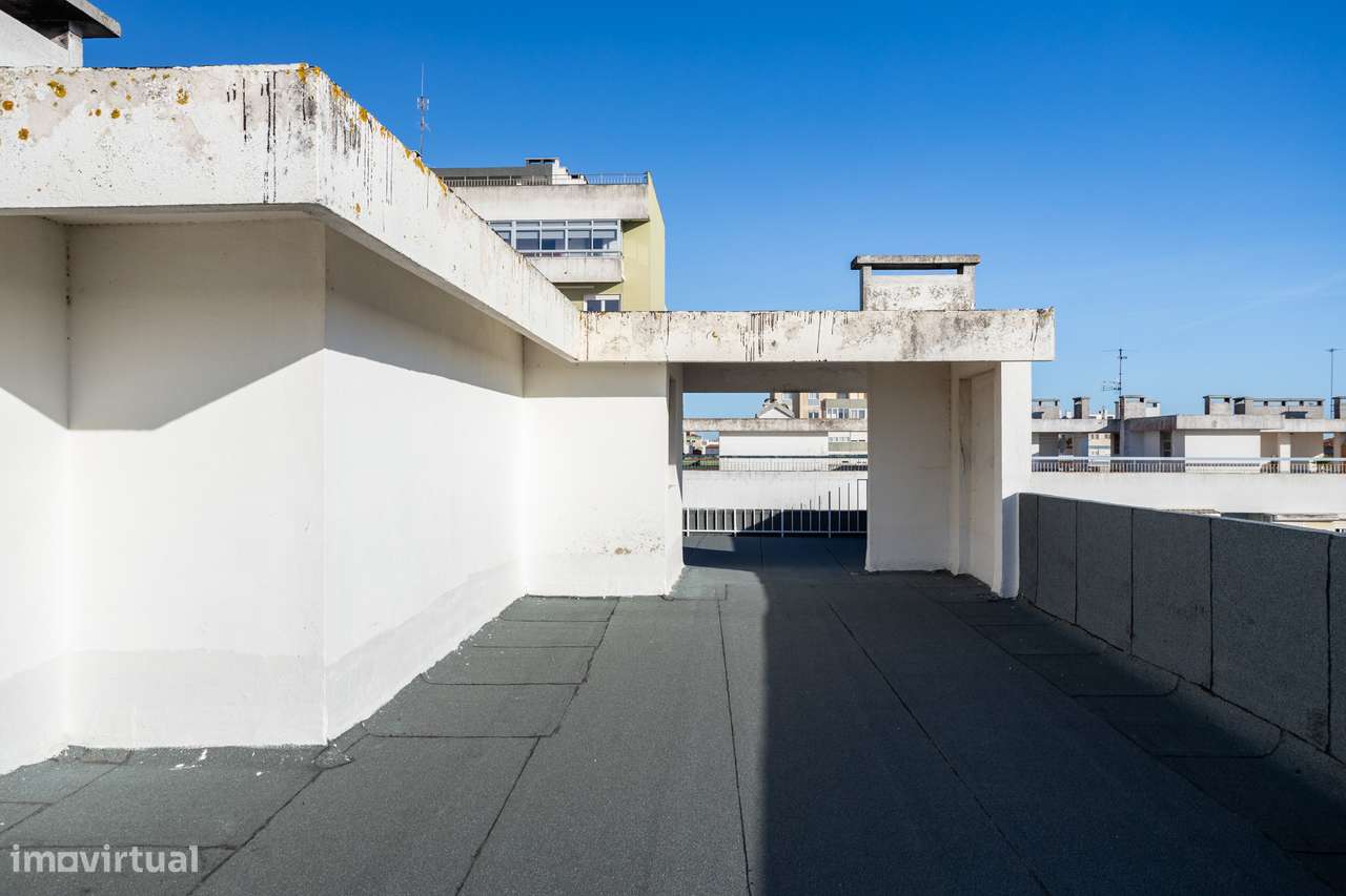 Oeiras, Apartamento T2 – Potencial para Criar e Renovar ao Seu Gosto!-28