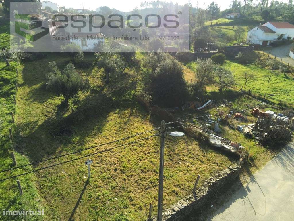 Moradia para Recuperar com Quintal - Grande imagem: 4/20