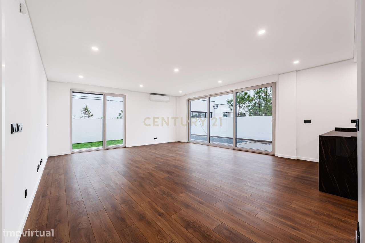 Moradia T3 Nova com Piscina em Palmela - Urbanização calma junto à A33-10