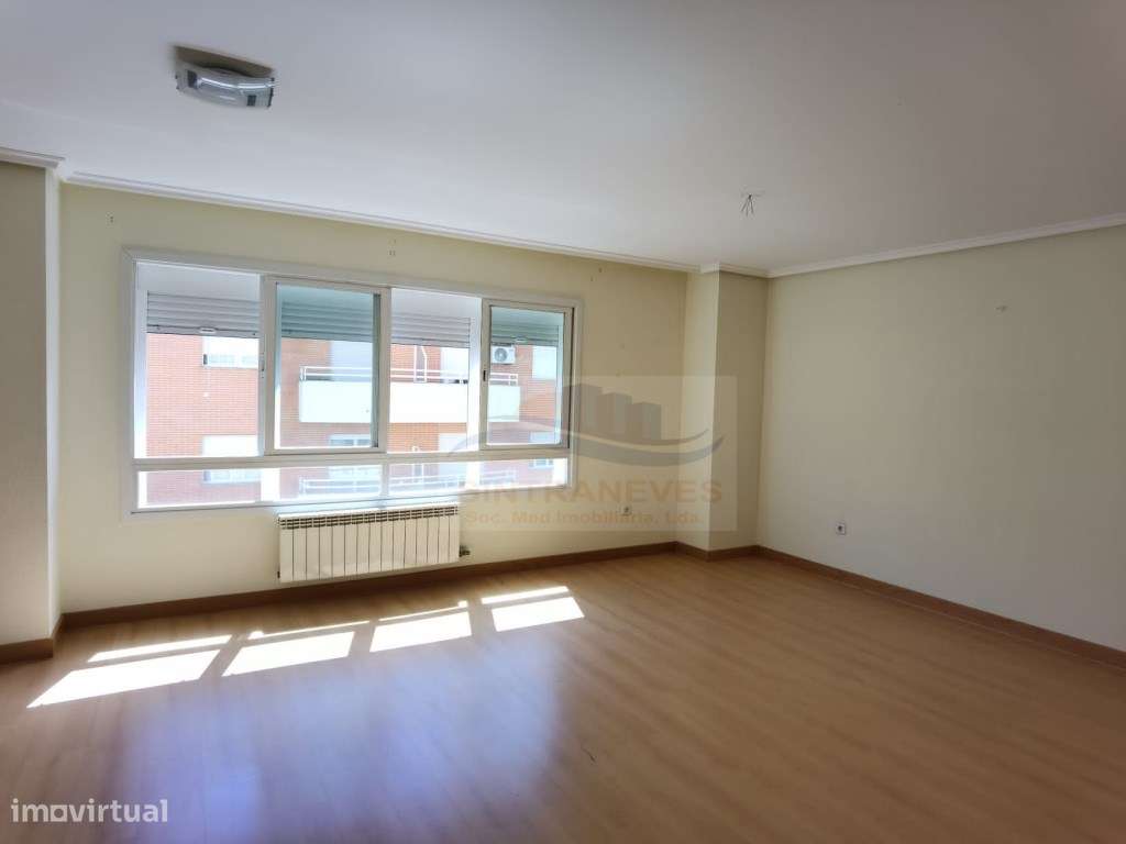 Excelente T4 com garagem e arrecadação em Alhos Vedros - Grande imagem: 5/20