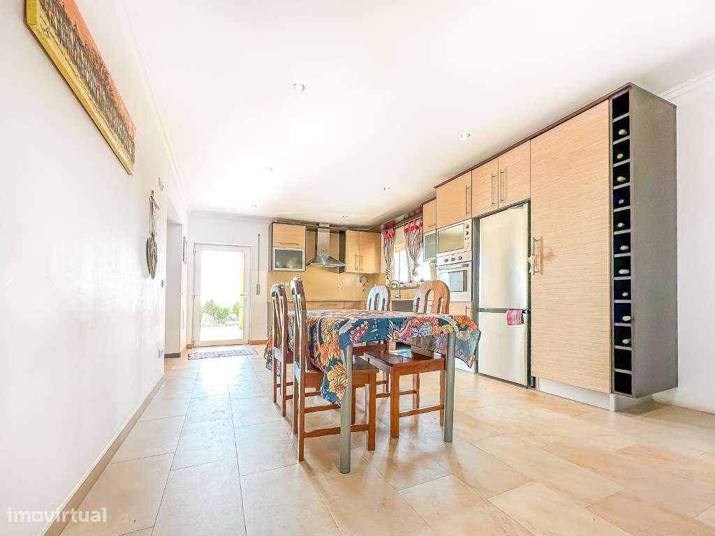 Vende-se moradia T8 junto á Praia da Assenta-5