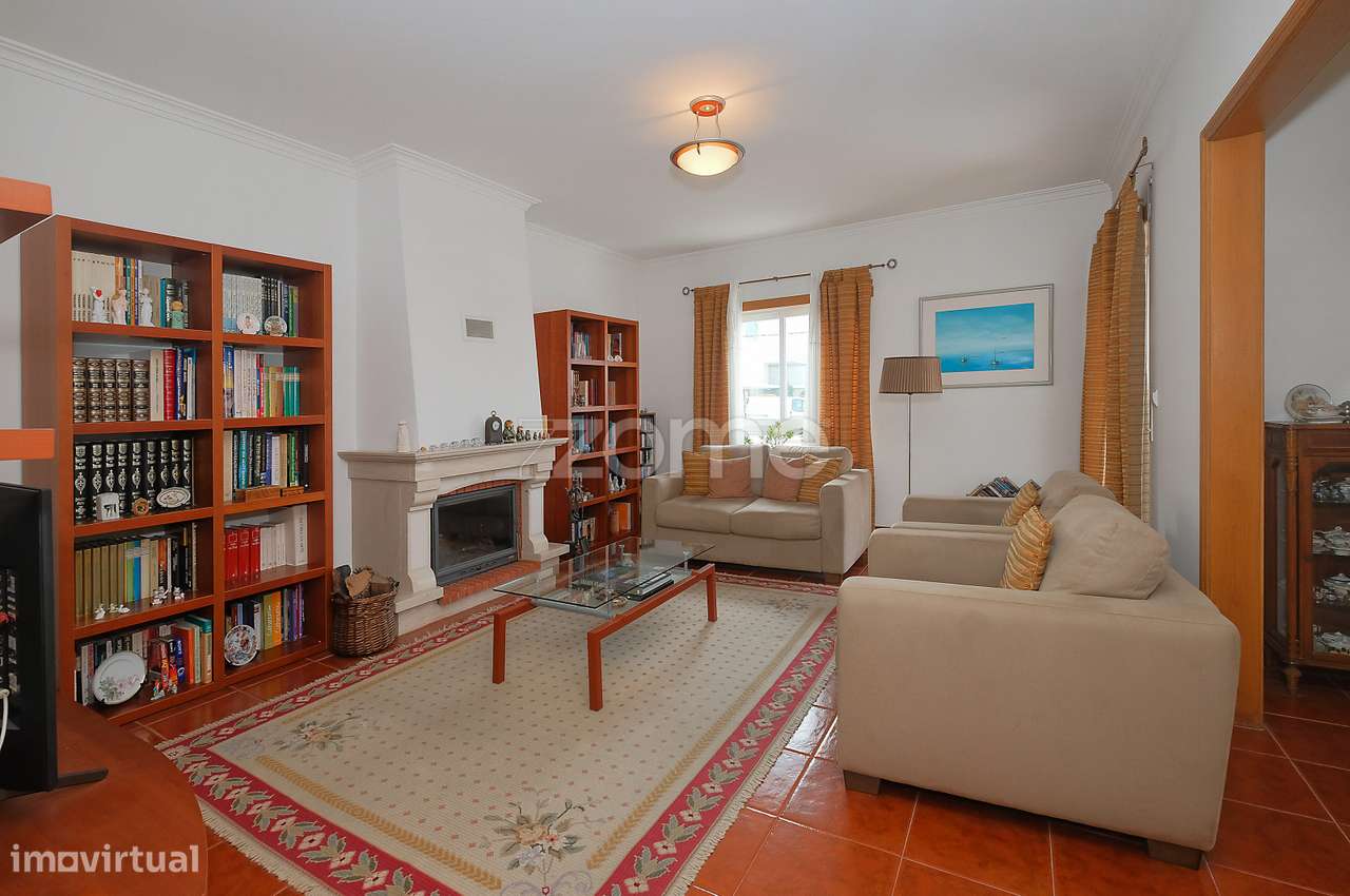 Apartamento T2 com 3 Lugares de Garagem | Alvide, Alcabideche, Cascais-4