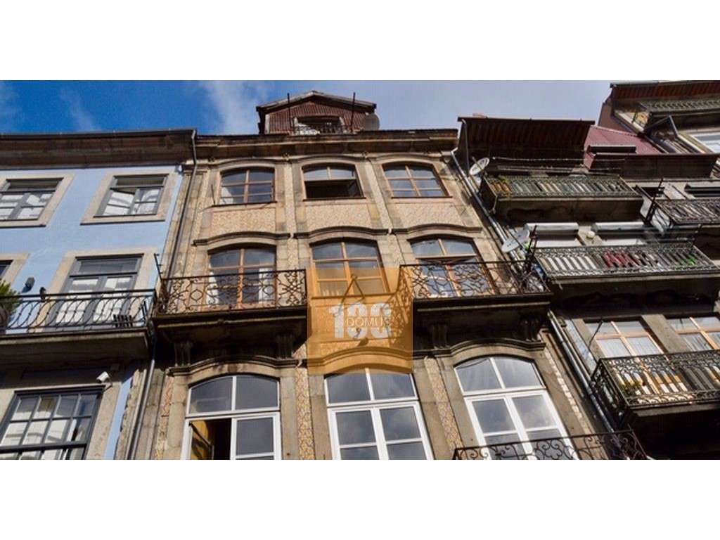 Prédio na Rua de Belmonte - Grande imagem: 2/30