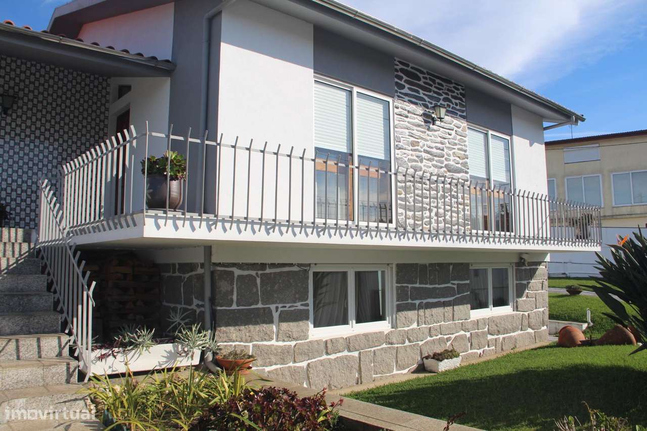 Moradia 4 Frentes lote com 980m2-12