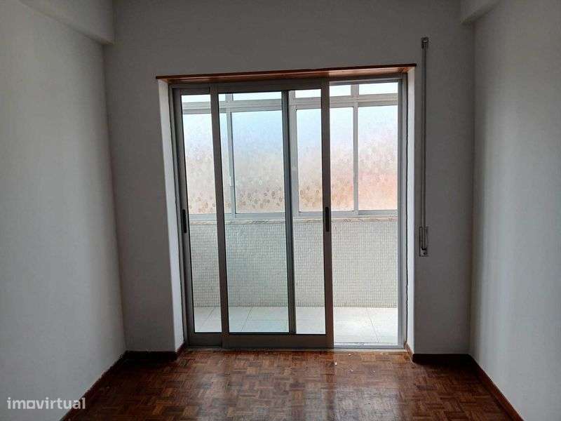 Arrenda-se Apartamento T3 no Laranjeiro – Almada - Grande imagem: 5/8