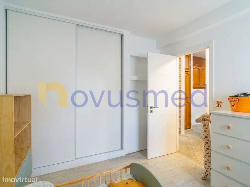 Apartamento T2 totalmente remodelado em zona central nas Ferreiras-11