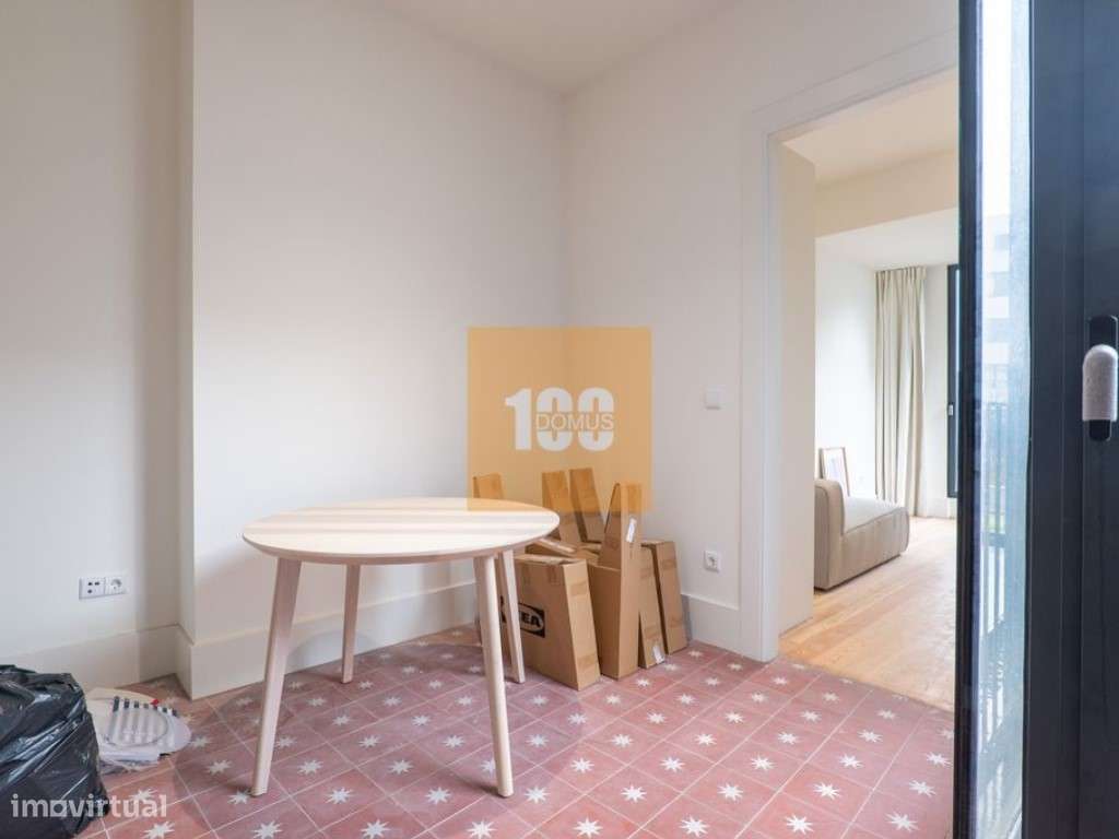 Apartamento T1 na Rua de Cedofeita - Grande imagem: 2/16