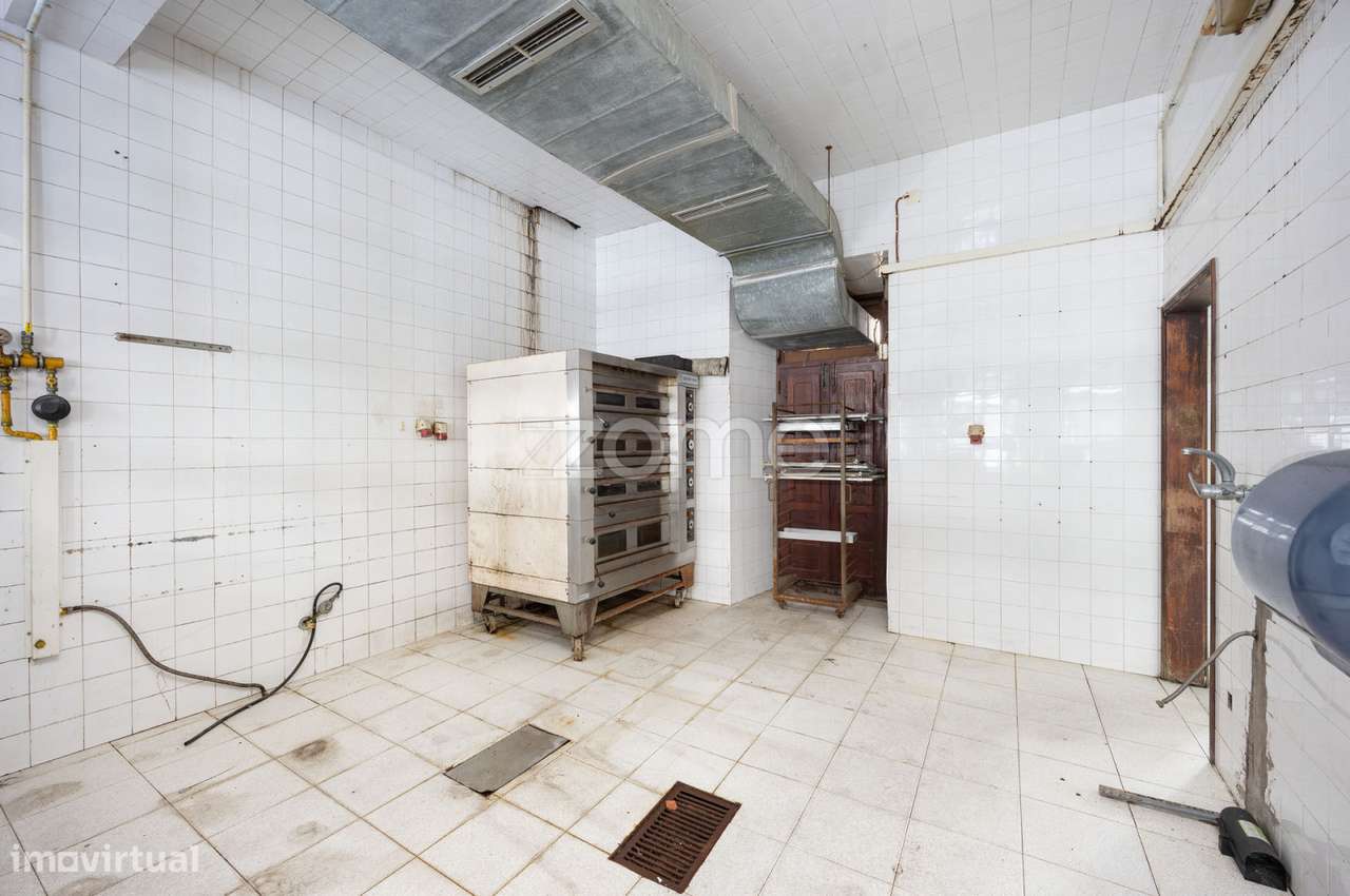 Loja perto da praia da Nazaré-16