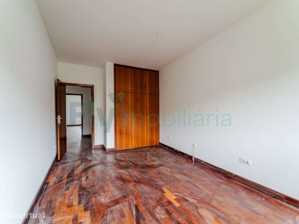 Excelente Apartamento T4 com Suite e Lugar de Garagem para 2 Carros-39