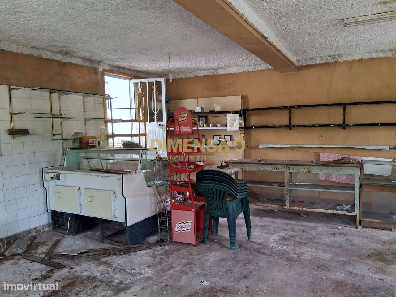 Espaço Comercial/Serviços 1 andar e R/C (garagem) com área de 60m2 ... - Grande imagem: 3/7