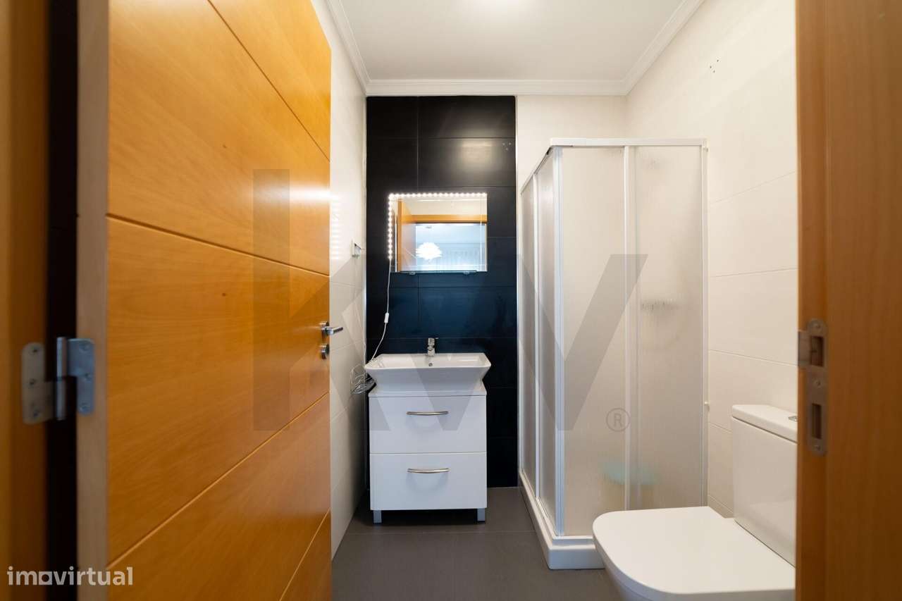 Apartamento T3 único com 3 lugares de estacionamento - VRSA-11