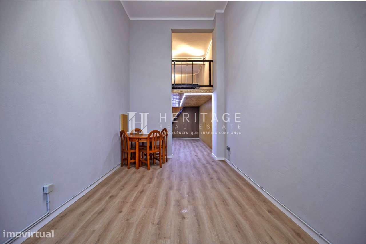 Loja situada na Rua Alexandre Herculano-12