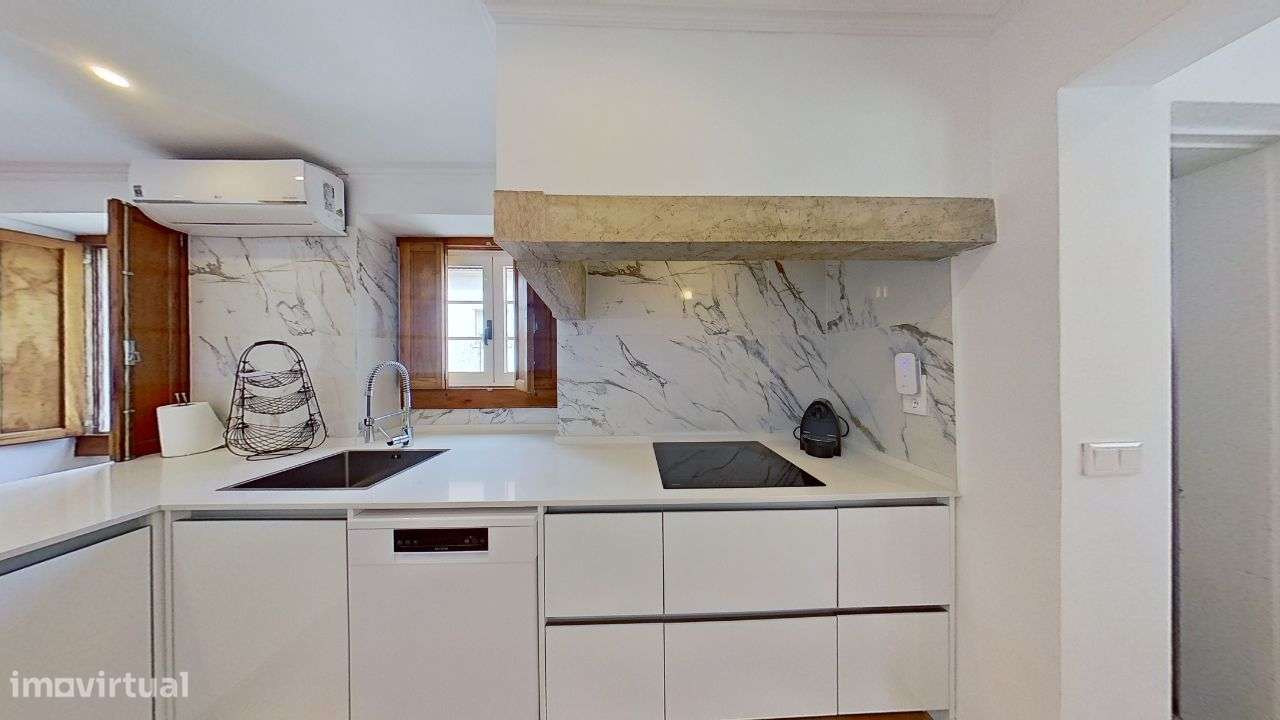 Moradia em Massamá, Rua Direita (tem anexos T-0 e T-2 independentes)-6