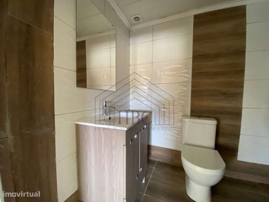 Moradia T3+1 com Grande Potencial na Lagoa de Albufeira - Sesimbra-35