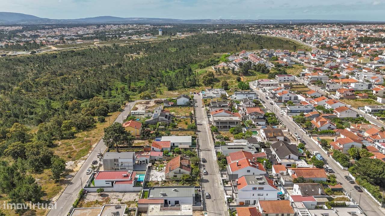 Moradia Isolada T3 com terreno de 726m² em Redondos – Espaço, Privacid-36