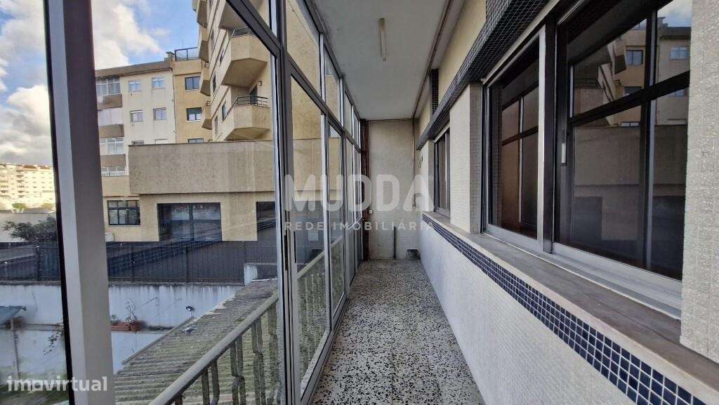 T4 com garagem | Habitação Própria ou Investimento  | Localização exce-17