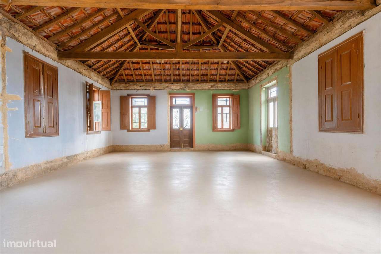 Moradia T2 renovada com Terraço, Jardim e Armazém - Centro de Baltar-15