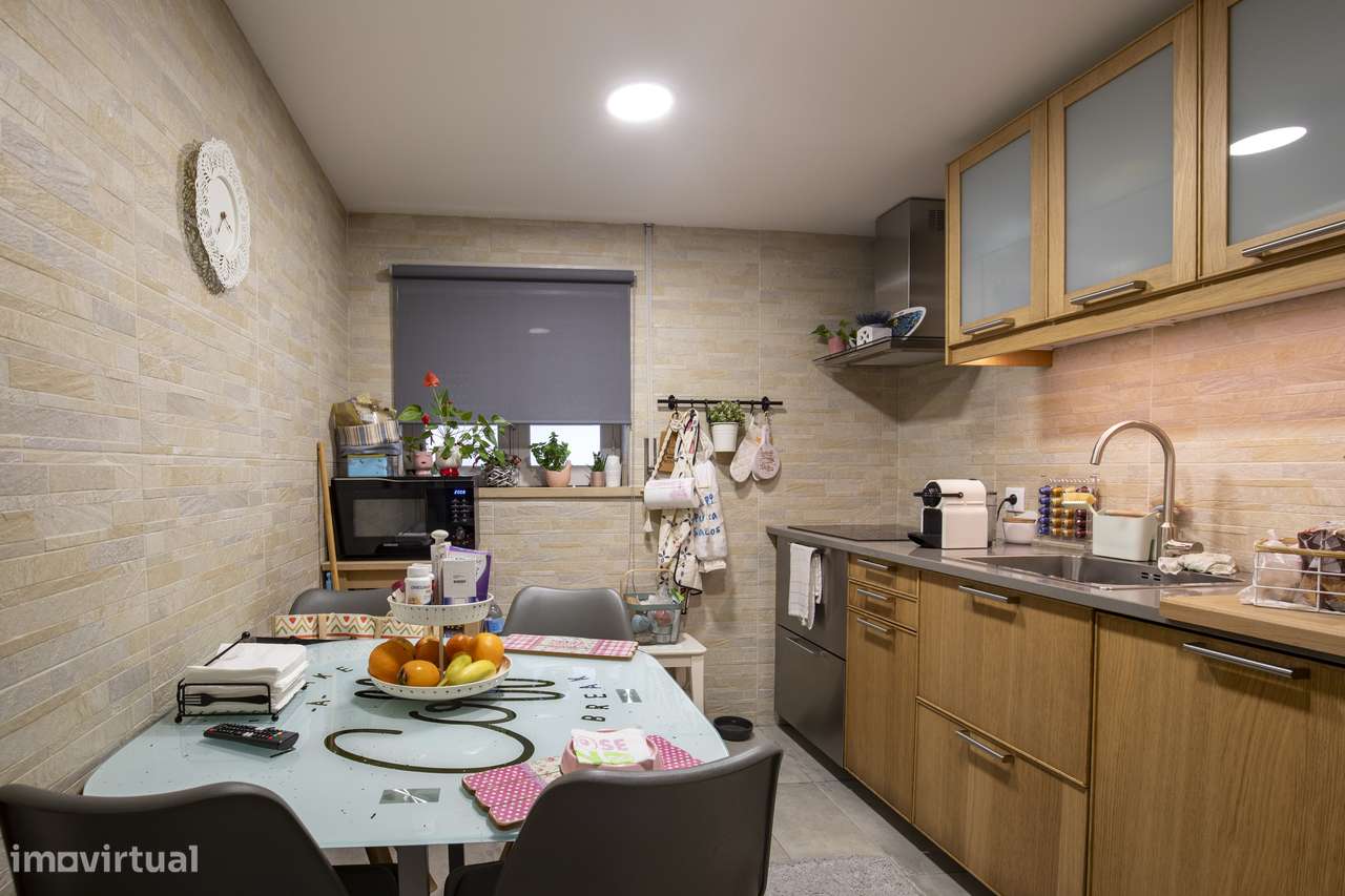 Prédio T2 na vila de Sesimbra a poucos metros da praia-8