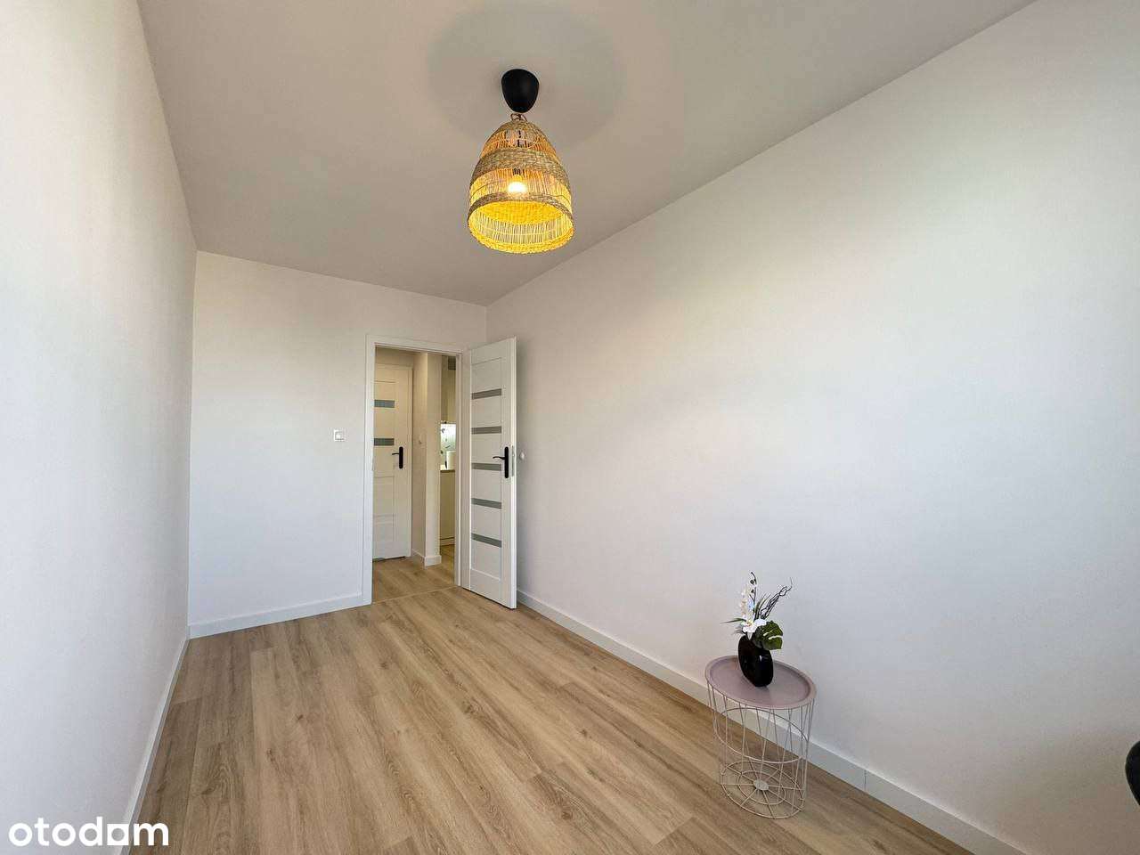 2-pokojowe mieszkanie - po remoncie - obok Sky Tower - PL,UA,RU,ENG-13