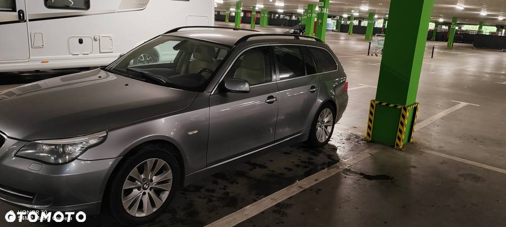 BMW Seria 5 530d xDrive Touring - 2