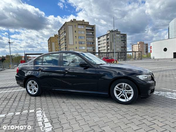 BMW Seria 3 318d - 14