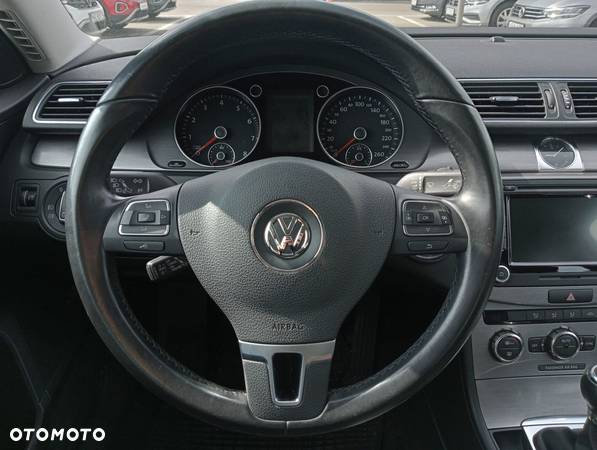 Volkswagen Passat - 27