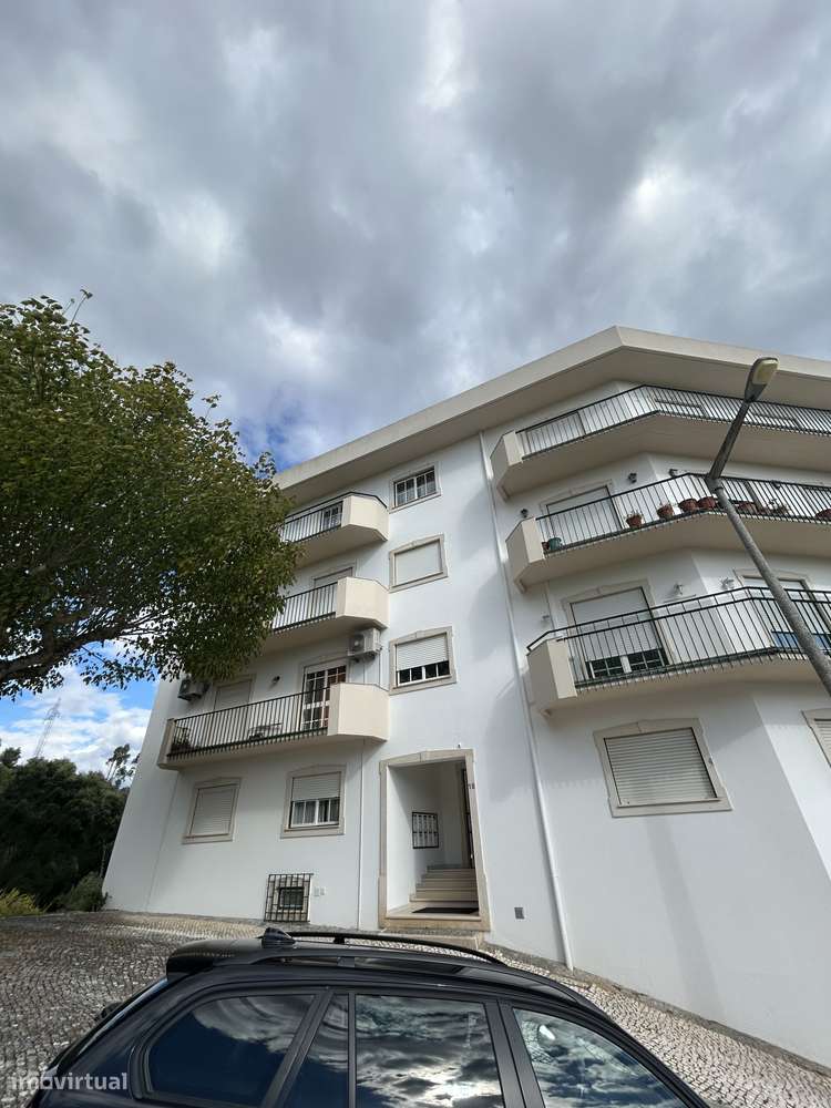 T3 - Apartamento 2 andar / Sem Elevador - Grande imagem: 2/13