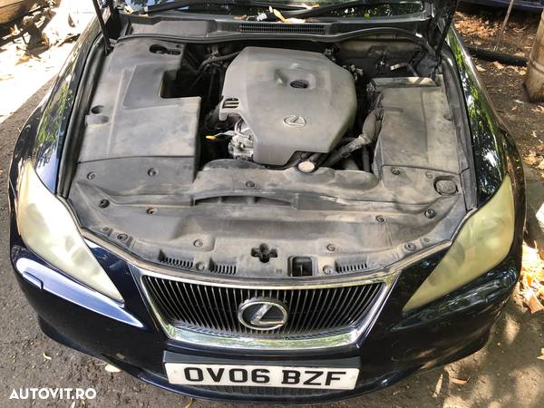 Dezmembrez Lexus IS 220D - 9