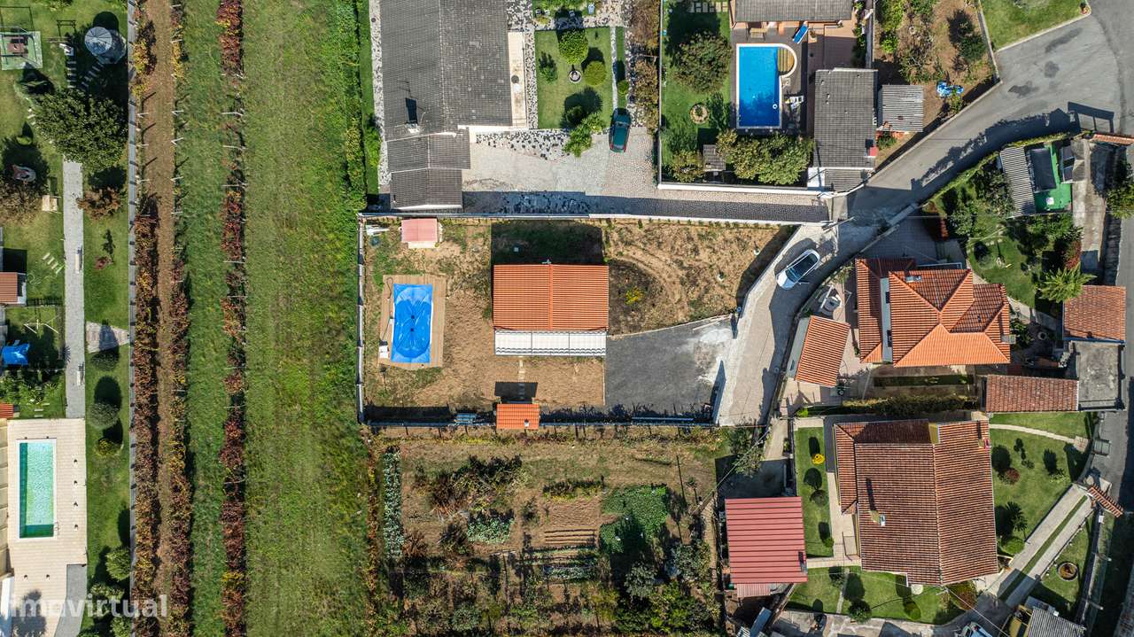 Moradia individual T2 térrea com piscina-26