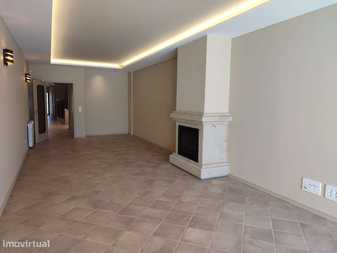 Excelente Moradia  2 frentes + Garagem + Terraço c/ Barbecue + Jardim-13